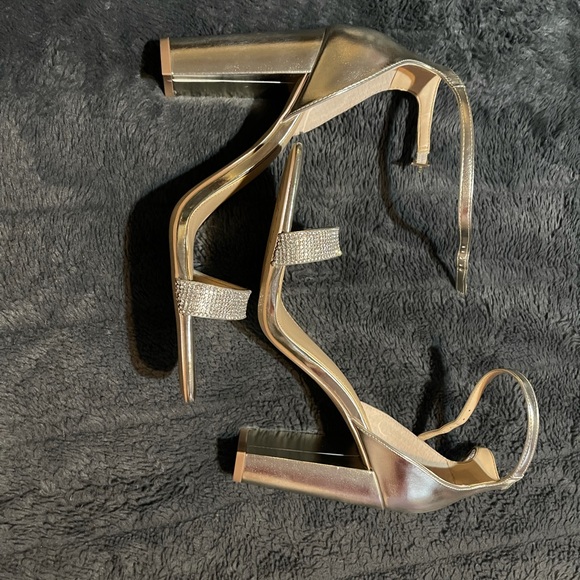 9l 1/2 Badgley Mischka Gold Keisha - Picture 2 of 3